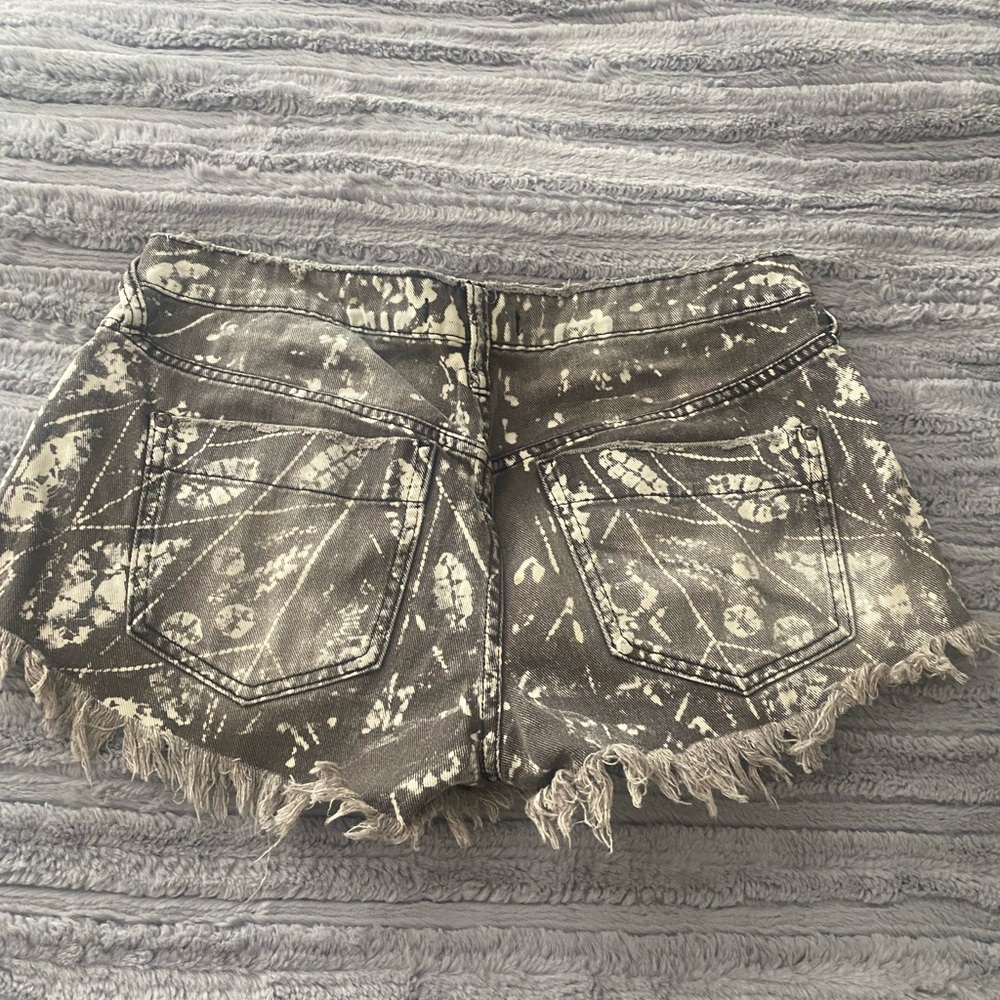 Patterned shorts - Picture 2 of 2